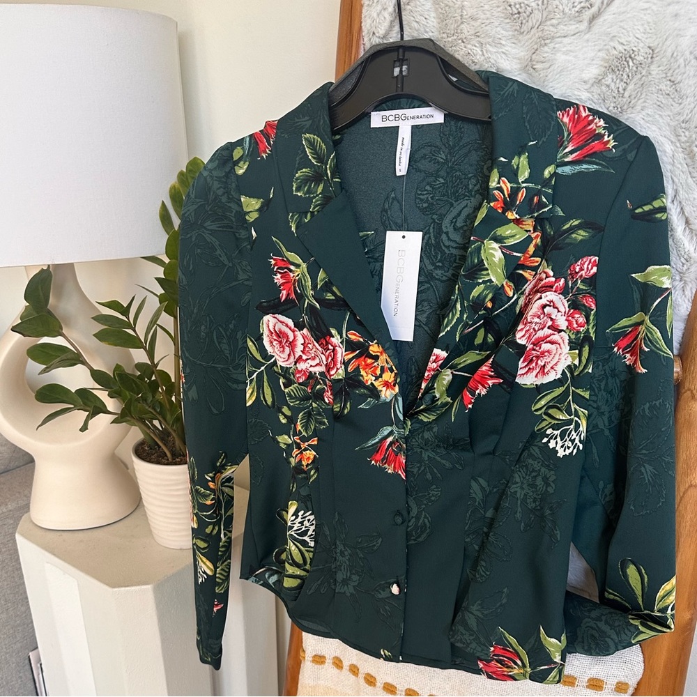 BCBGeneration Dark Green Floral Vintage-Style Blouse - NWT NEVER WORN